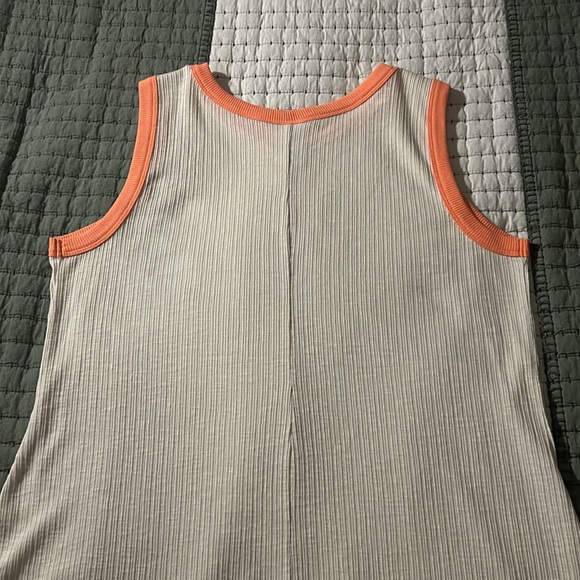 LIVI Crew-Neck Rib Tank - Picture 6 of 7
